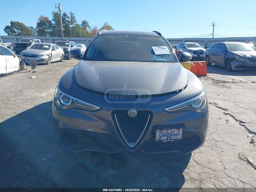 Alfa Romeo Stelvio 2018 — photo 2