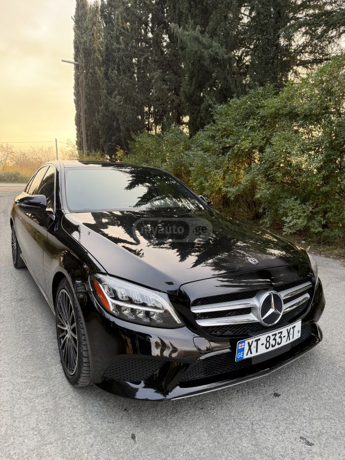 Mercedes-Benz C 300 2018 — photo 2