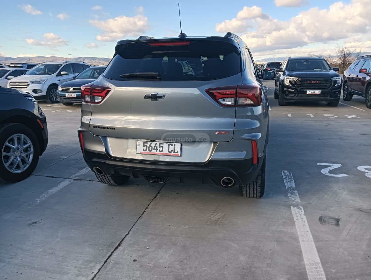 Chevrolet Trailblazer 2023 — photo 2
