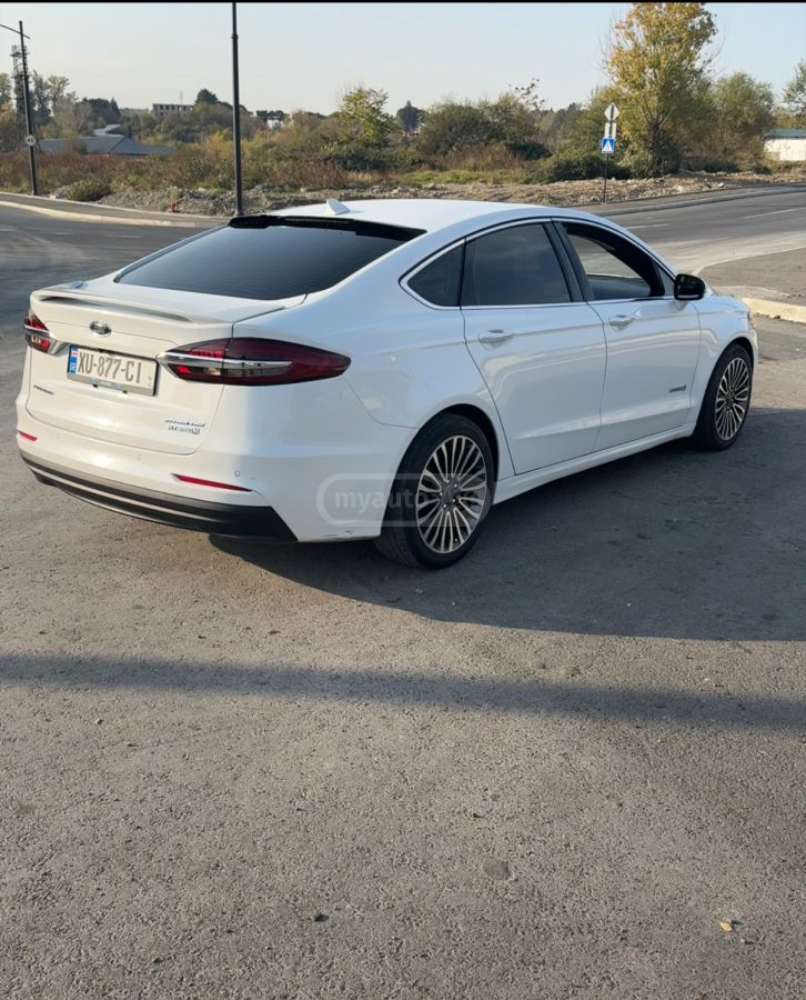 Ford Fusion 2019 — photo 2