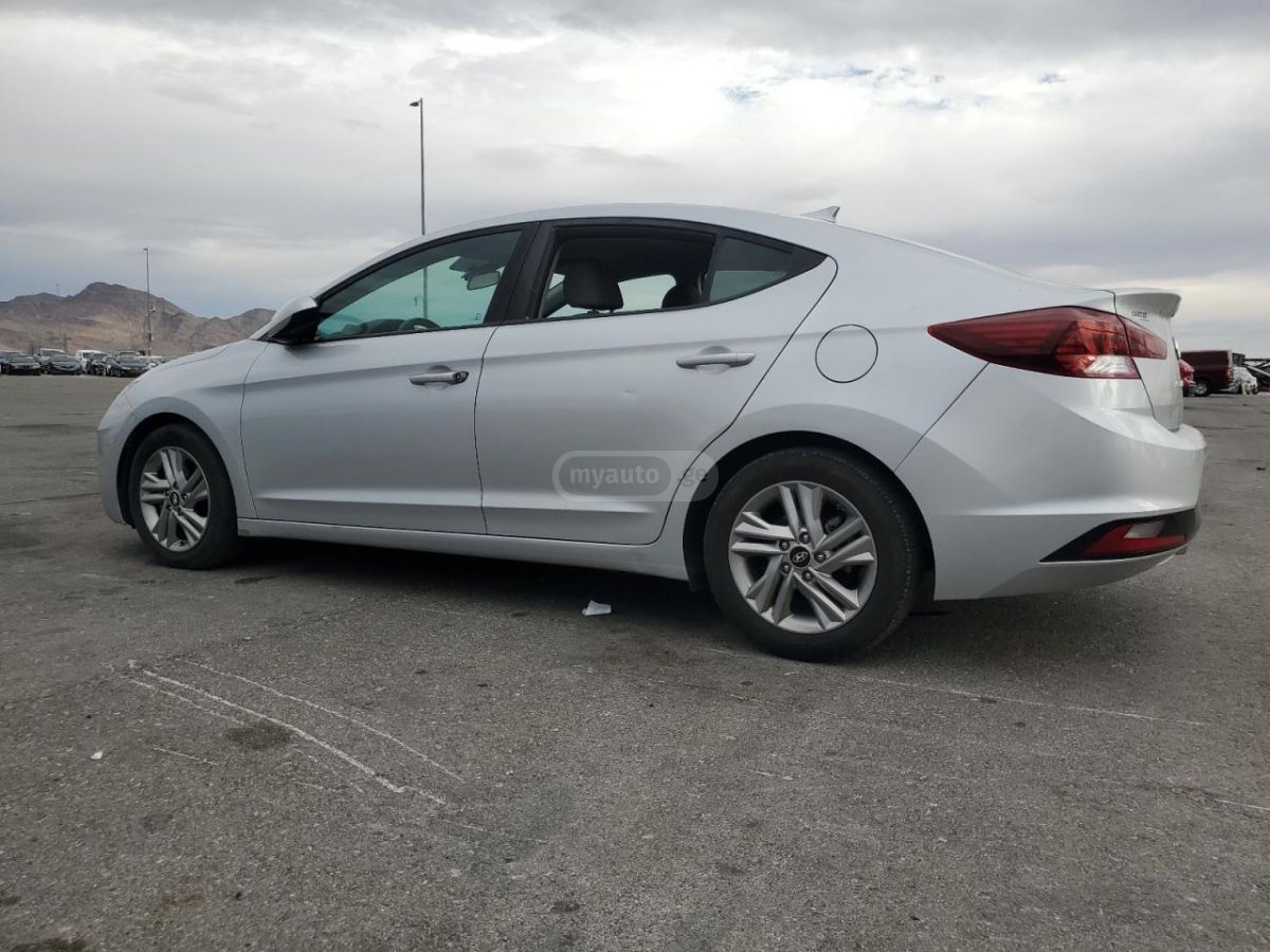 Hyundai Elantra 2019 — photo 2