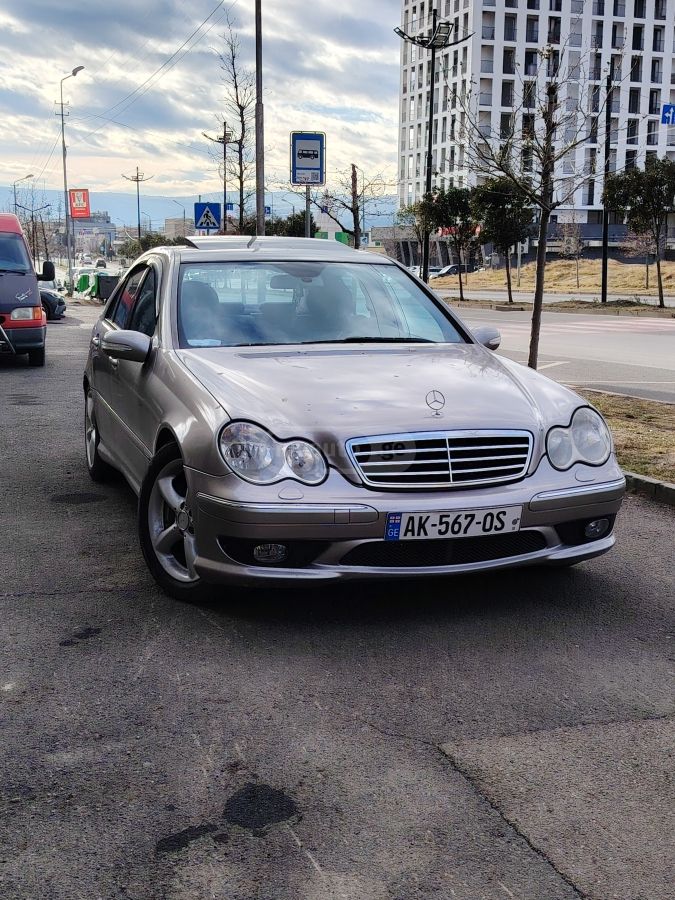 Mercedes-Benz C 230