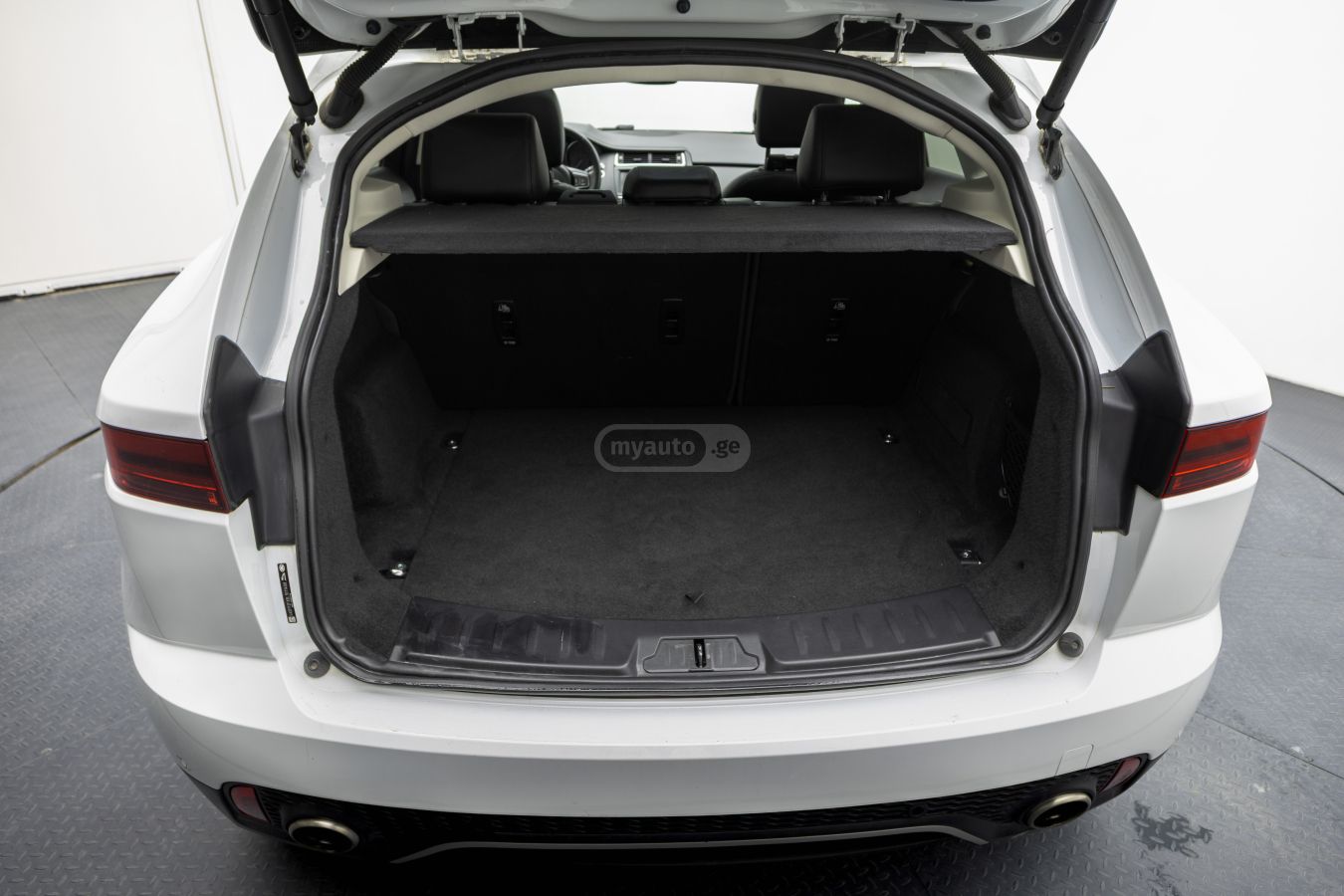 Jaguar E-Pace 2020 — photo 2