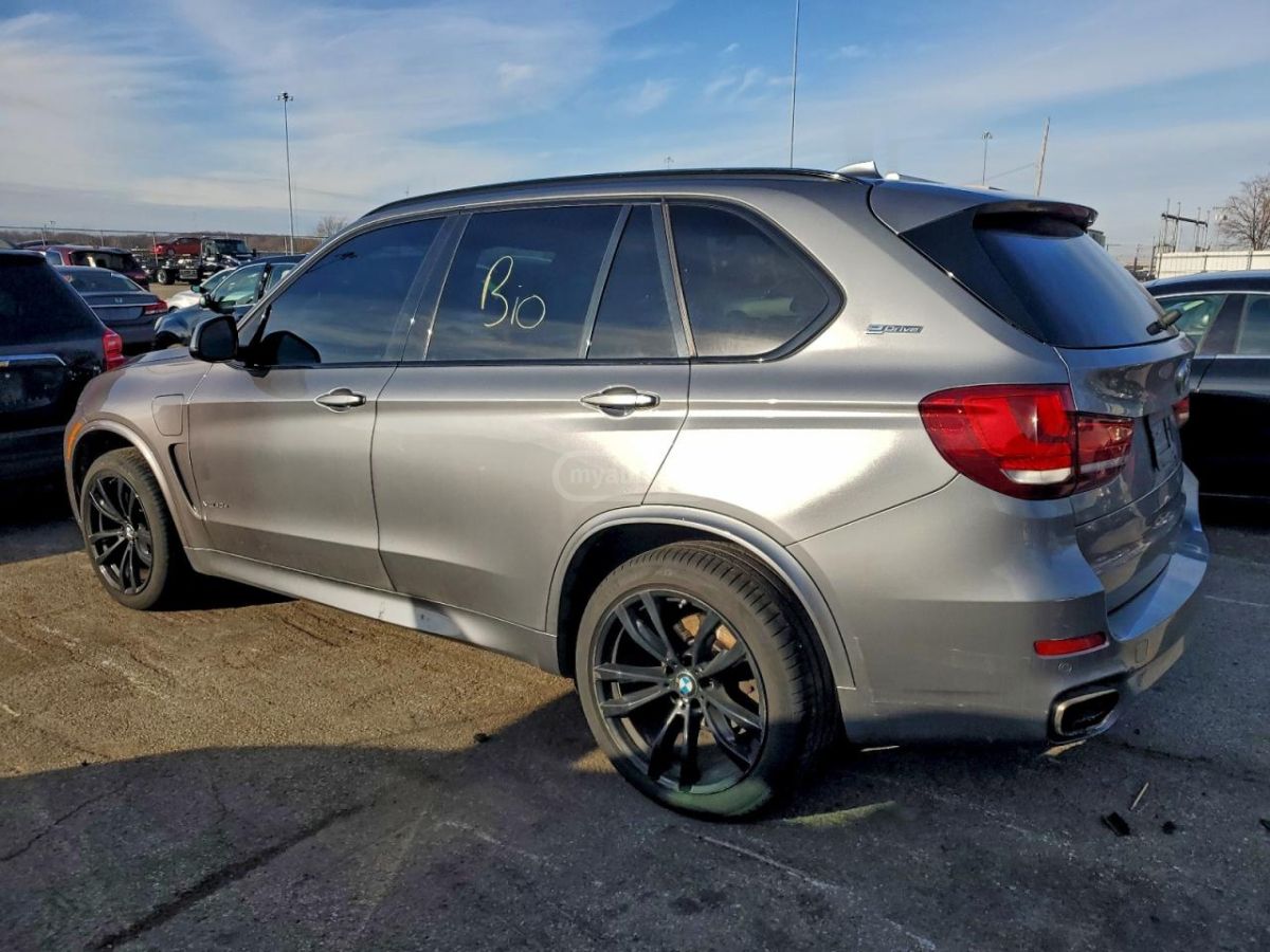BMW X5 2018 — photo 2