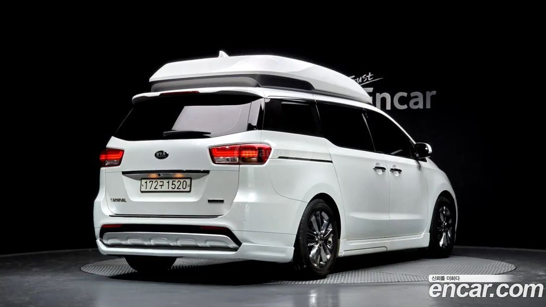 Kia Sedona 2018 — photo 2