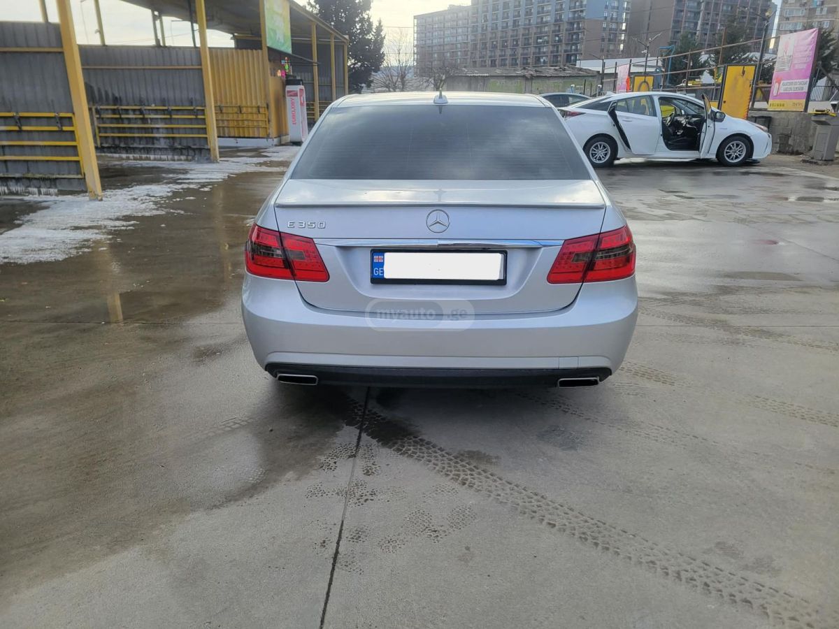 Mercedes-Benz E 350 2011 — photo 2
