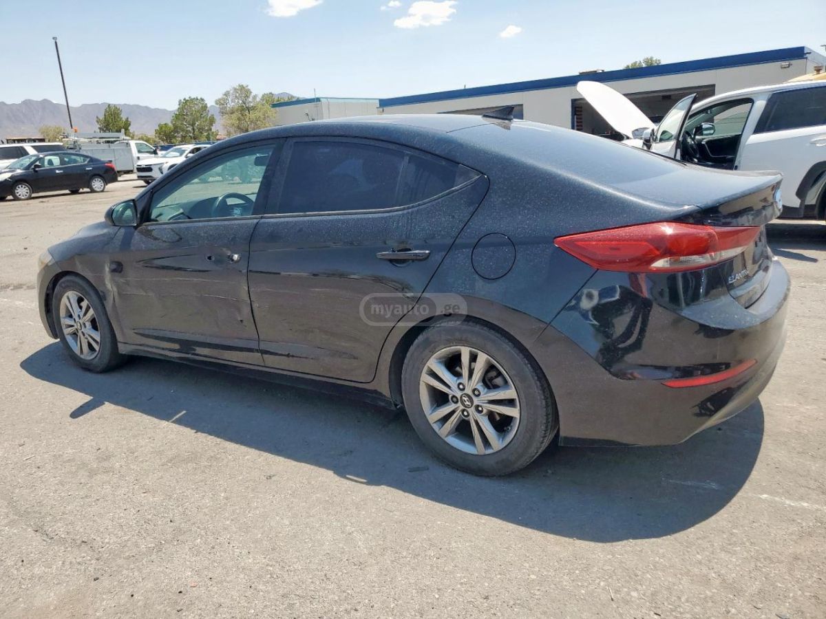 Hyundai Elantra 2018 — photo 2