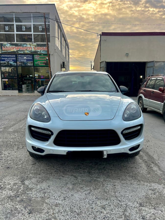 Porsche CAYENNE GTS 2013 — photo 2