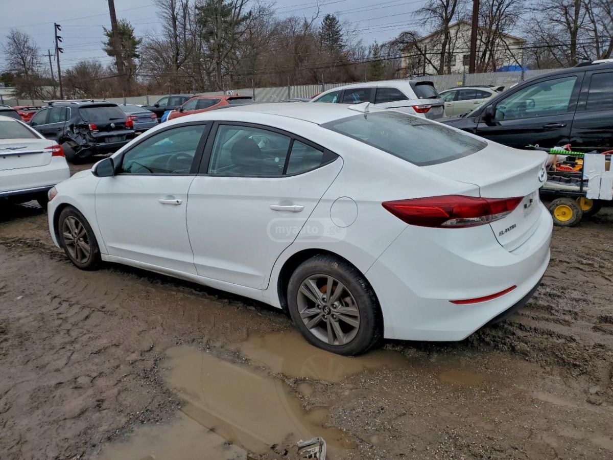Hyundai Elantra 2018 — photo 2