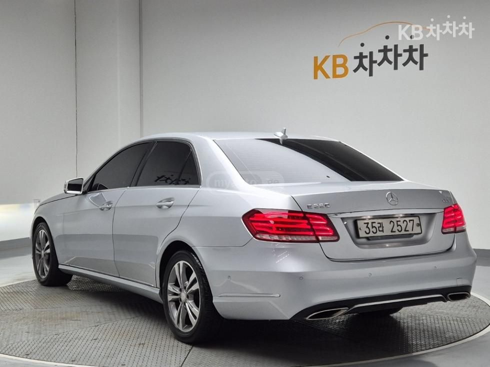 Mercedes-Benz E 220 2014 — photo 2