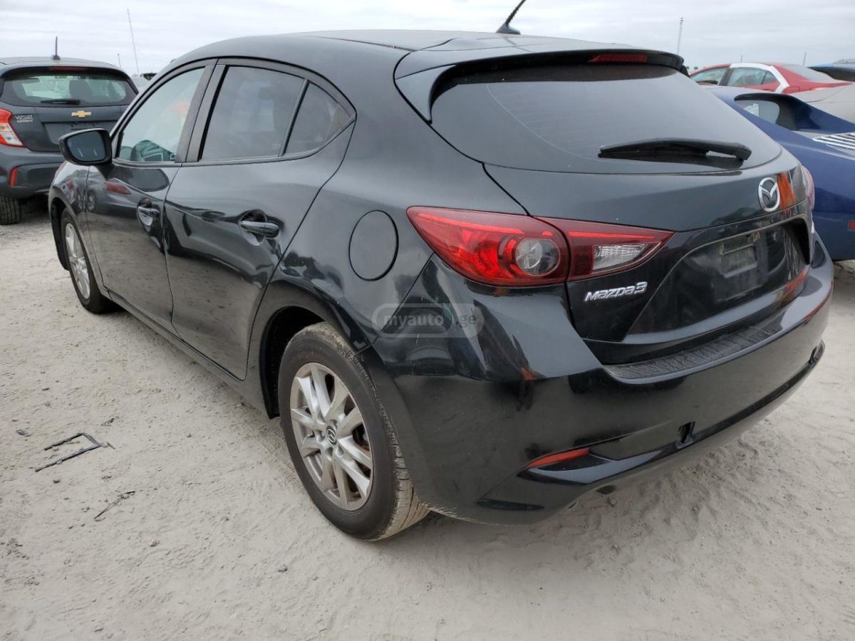 Mazda Mazda3 2017 — photo 2