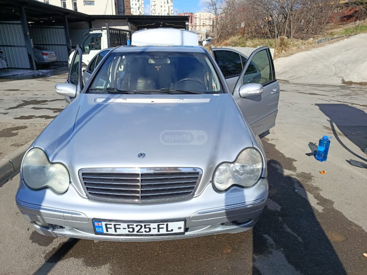 Mercedes-Benz C 240