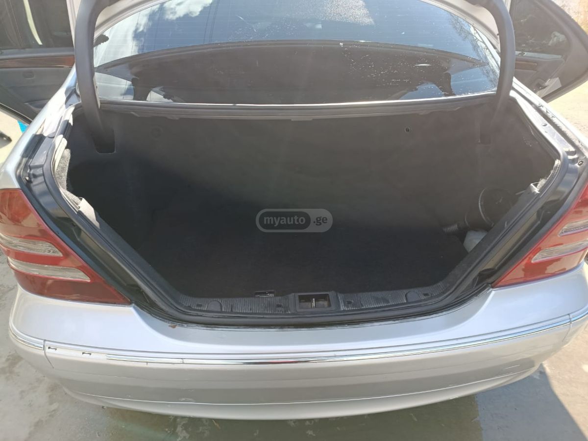 Mercedes-Benz C 240 2002 — photo 2