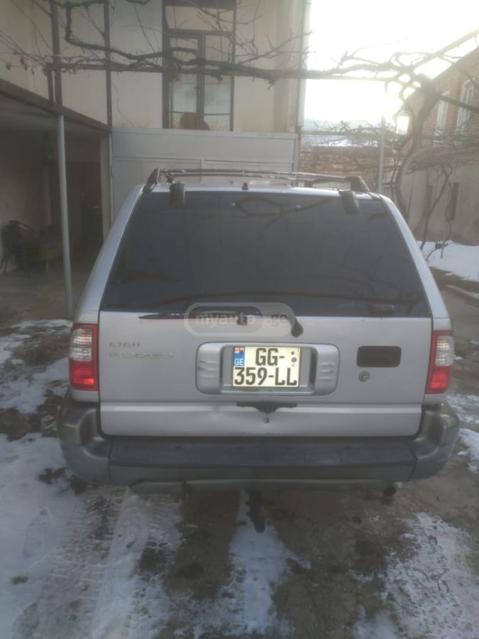 Isuzu Rodeo 2002 — photo 2