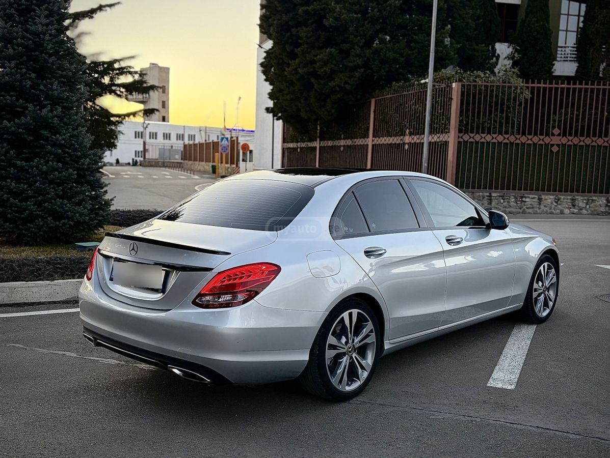 Mercedes-Benz C 300 2018 — photo 2