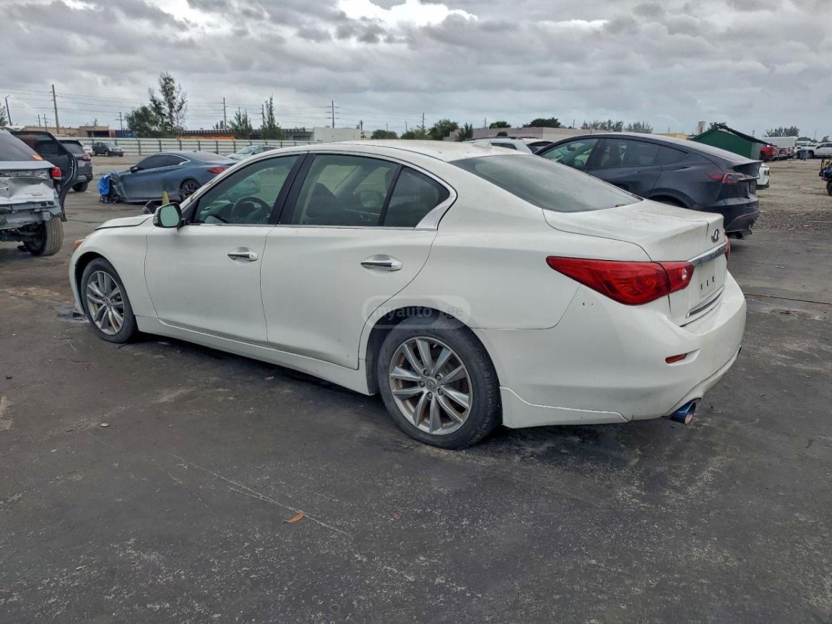 Infiniti Q 50 2015 — photo 2