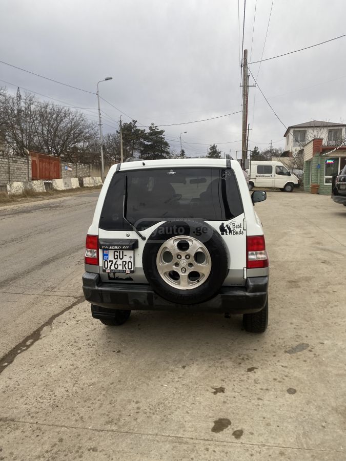 Mitsubishi Pajero IO 1998 — photo 2