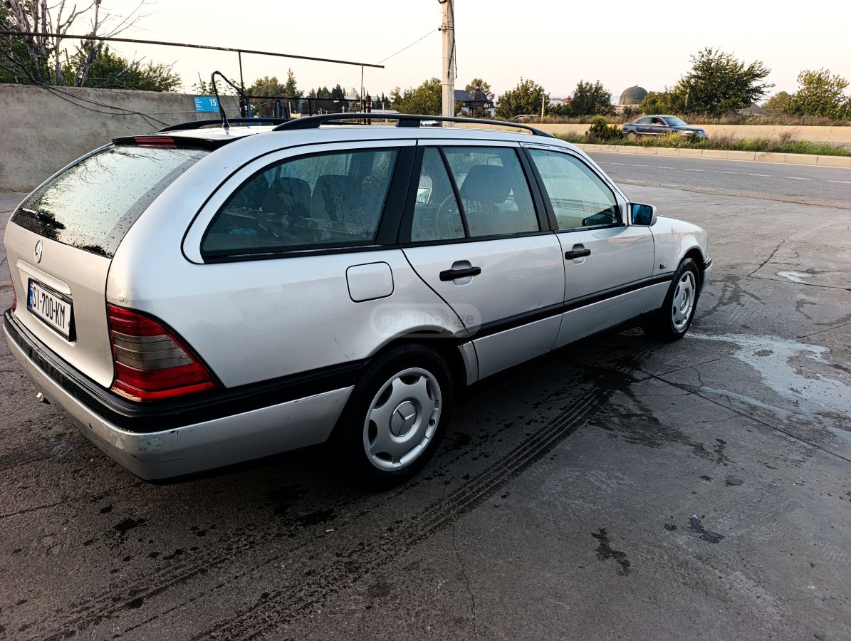 Mercedes-Benz C 180