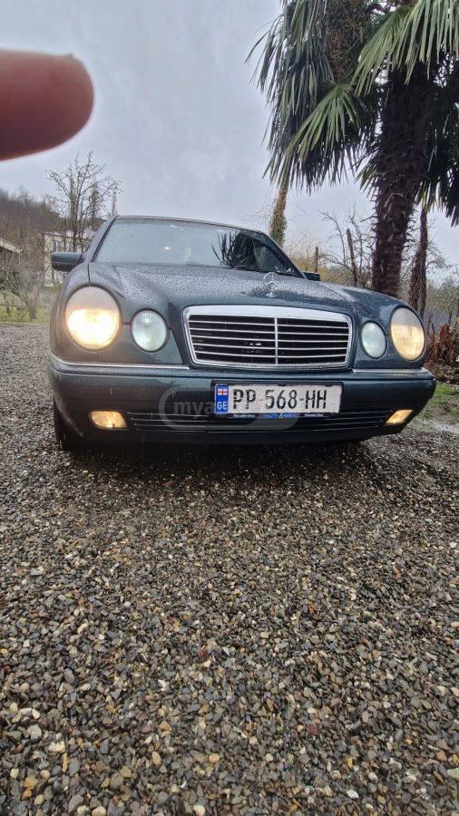 Mercedes-Benz E 200