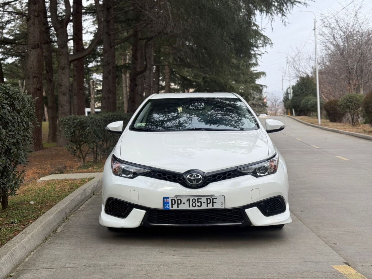 Toyota Corolla 2017 — photo 2