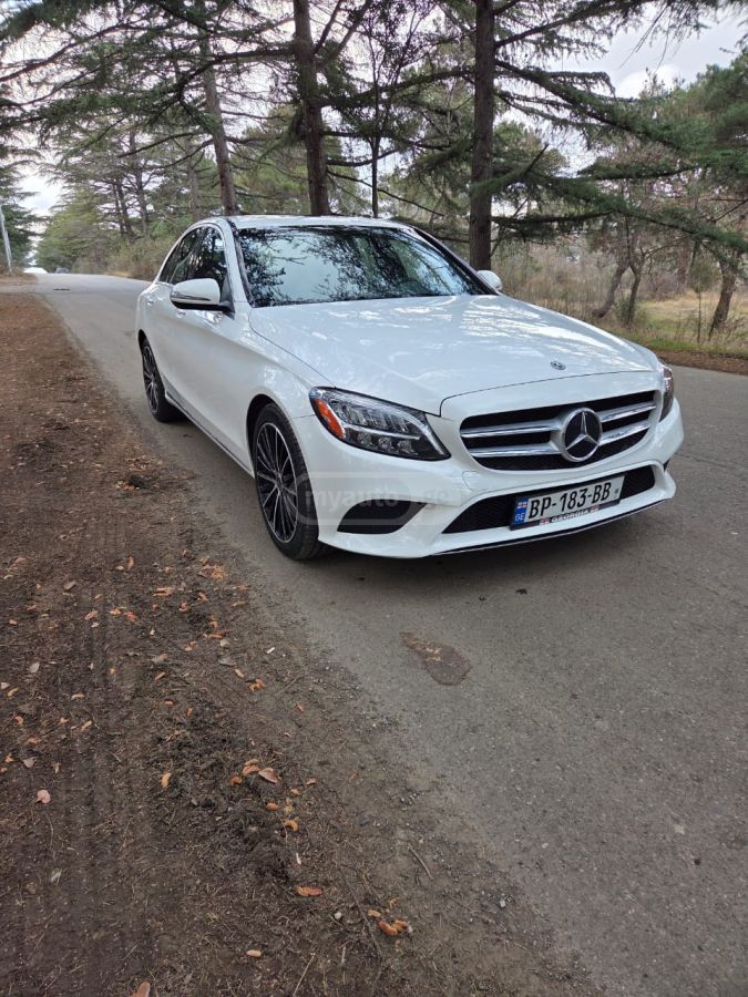Mercedes-Benz C 300 2019 — photo 2