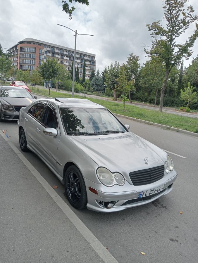 Mercedes-Benz C 320