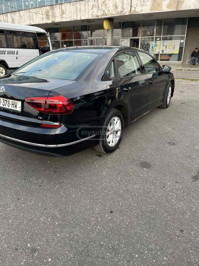 Volkswagen Passat 2017 — photo 2