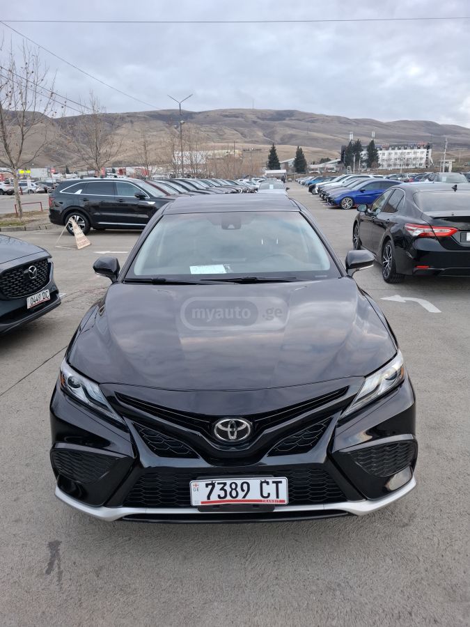 Toyota Camry 2021 — photo 2