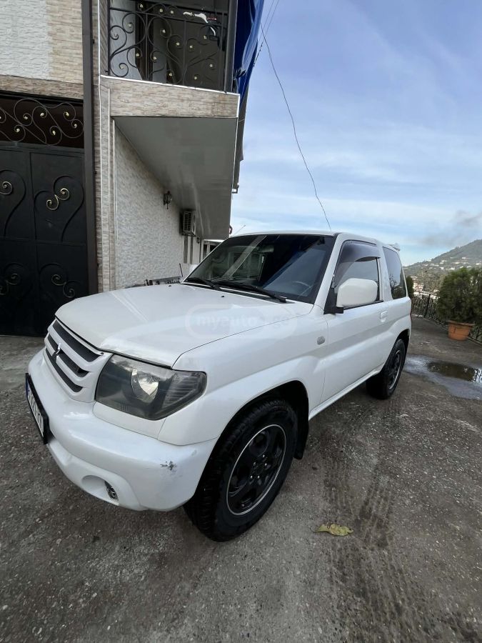Mitsubishi Pajero IO 2000 — photo 2