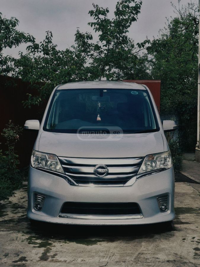 Nissan Serena 2013 — photo 2