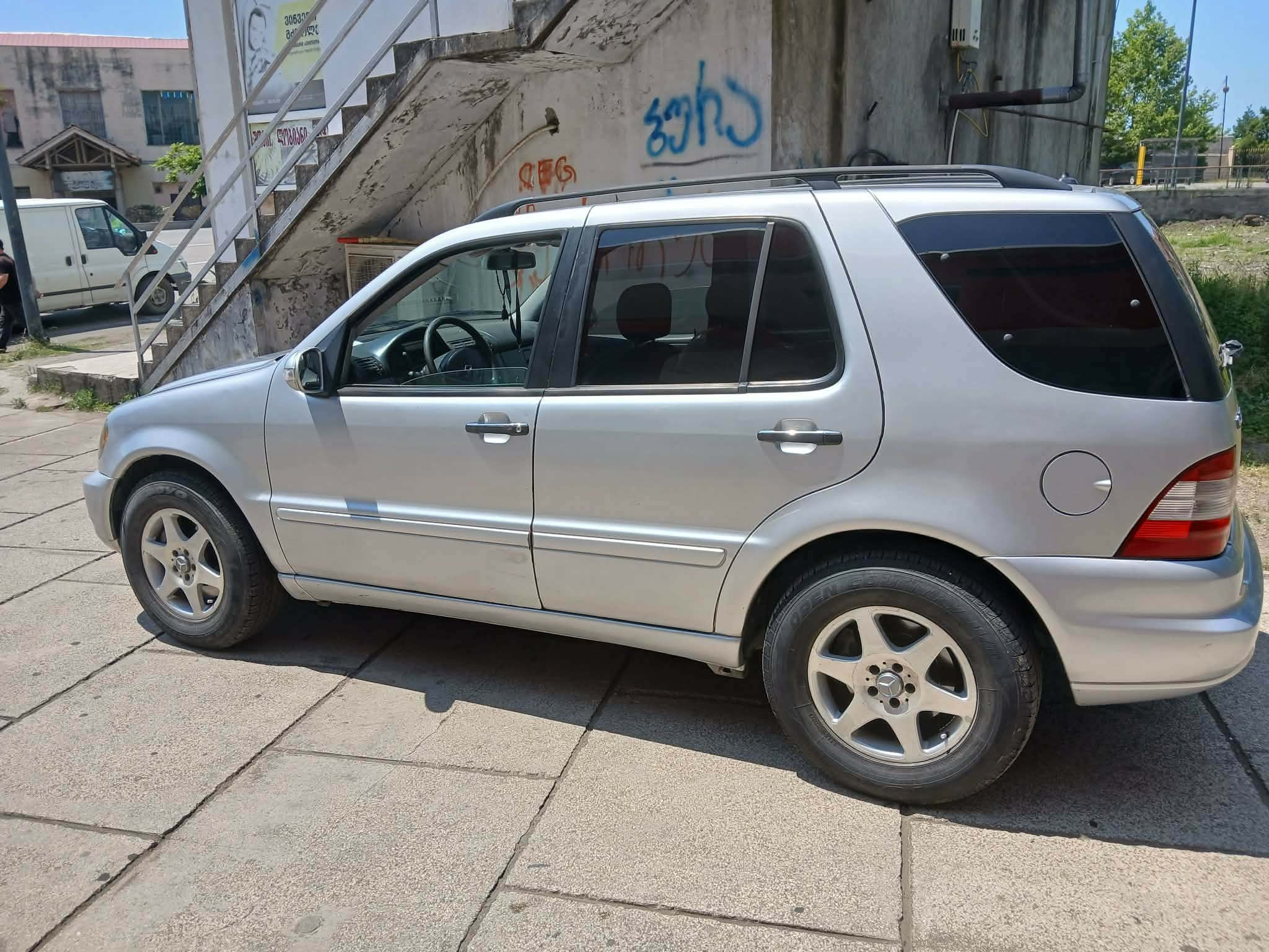 Mercedes-Benz ML 500 2002 — photo 2
