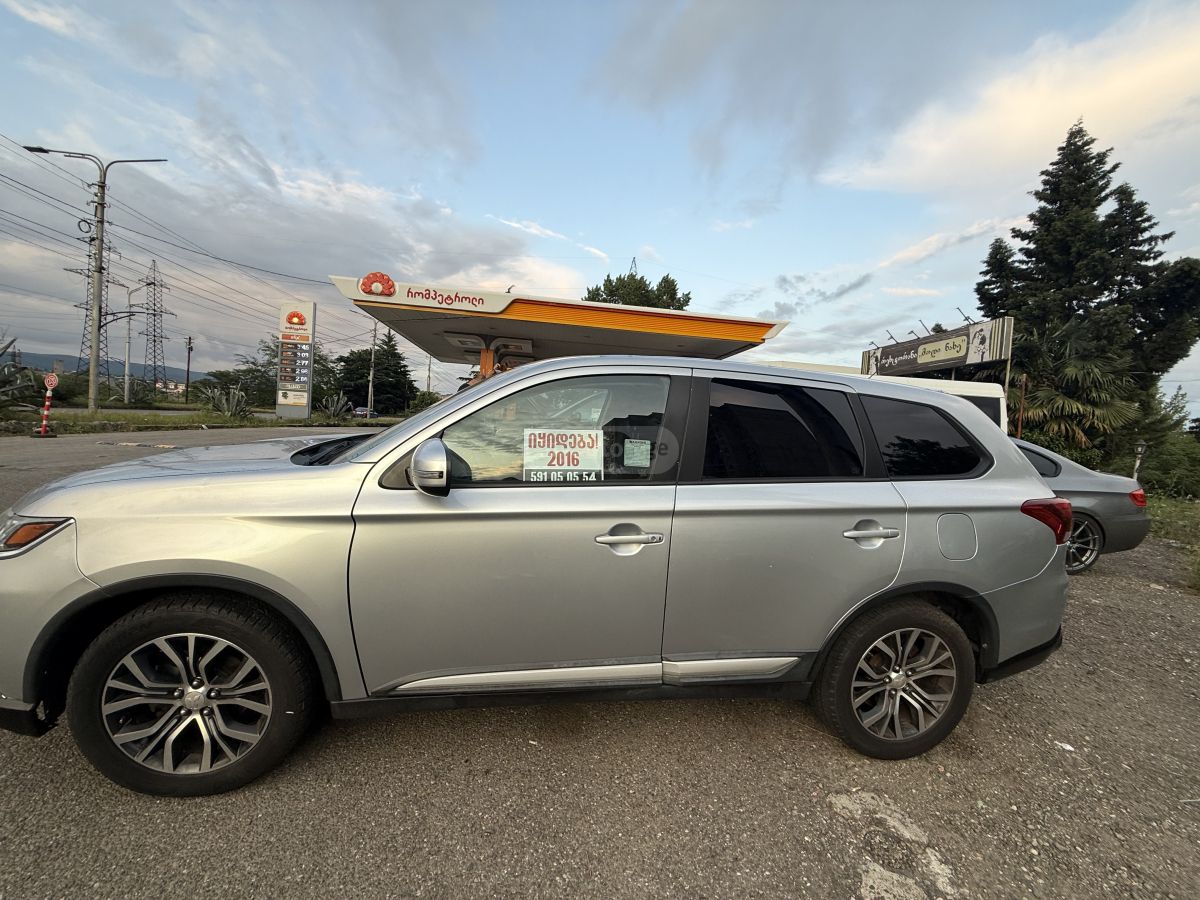 Mitsubishi Outlander 2015 — photo 2