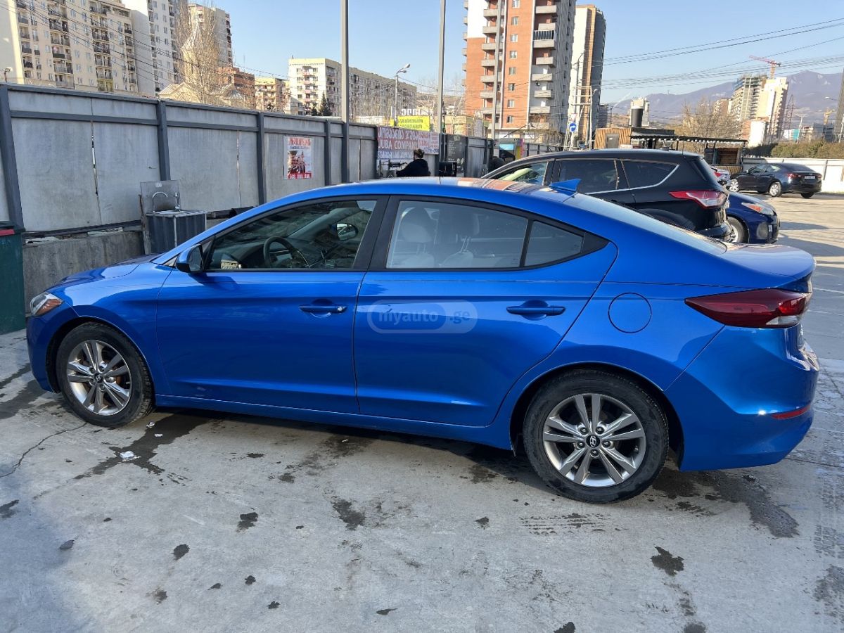 Hyundai Elantra 2017 — photo 2