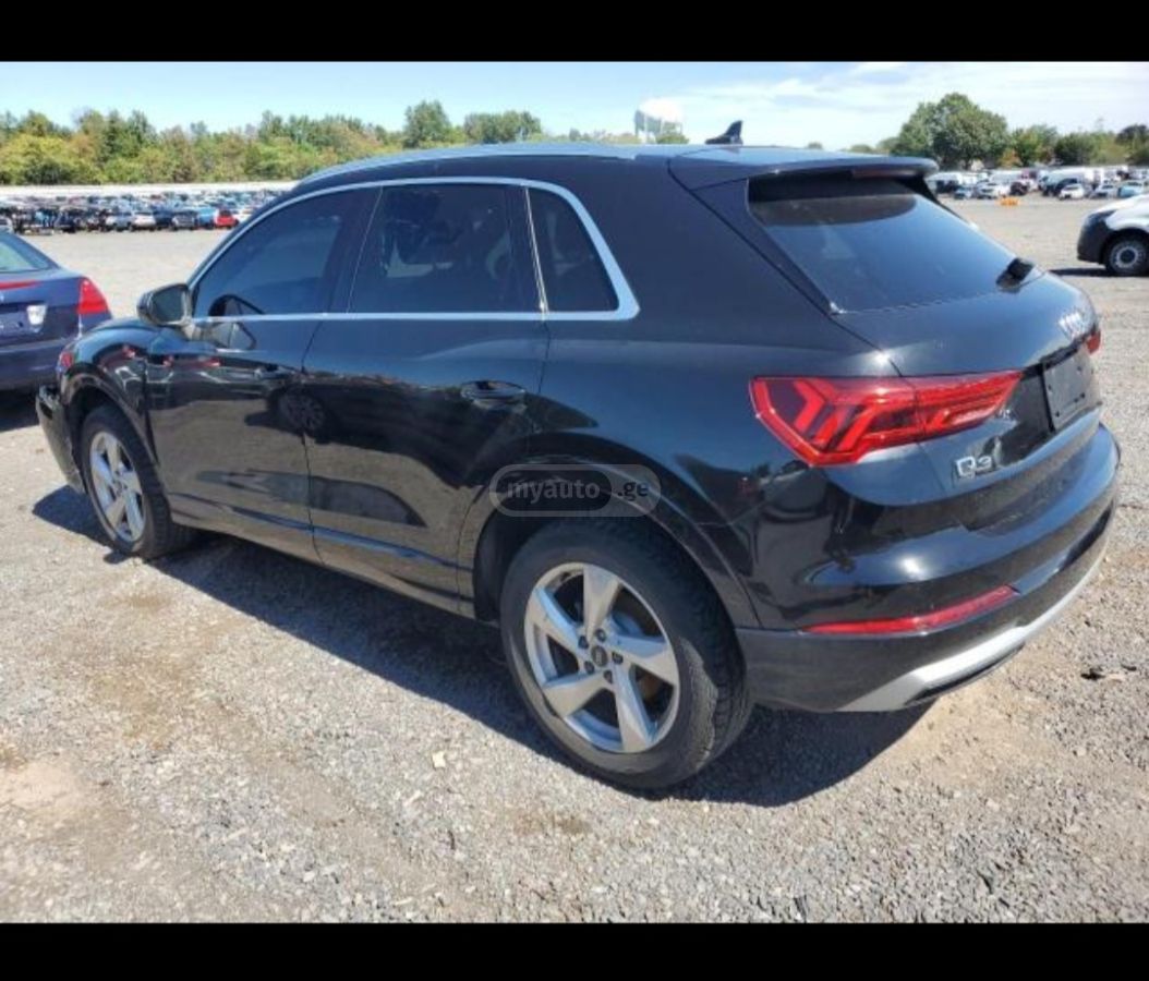 Audi Q3 2021 — photo 2