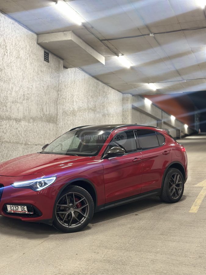 Alfa Romeo Stelvio 2018 — photo 2