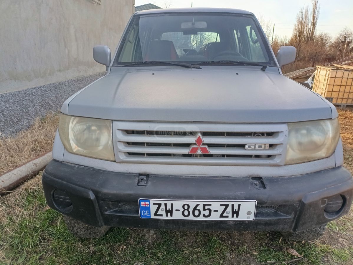 Mitsubishi Pajero IO 1999 — photo 2