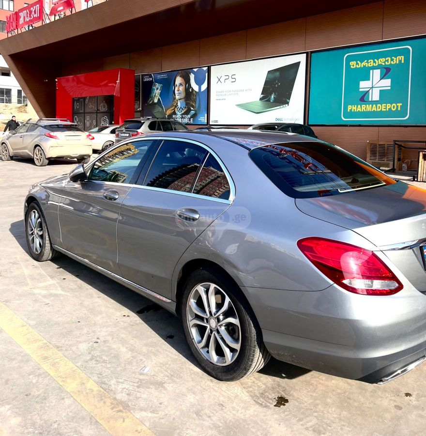 Mercedes-Benz C 300 2015 — photo 2