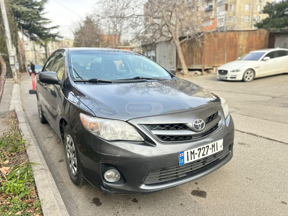 Toyota Corolla 2011 — photo 2