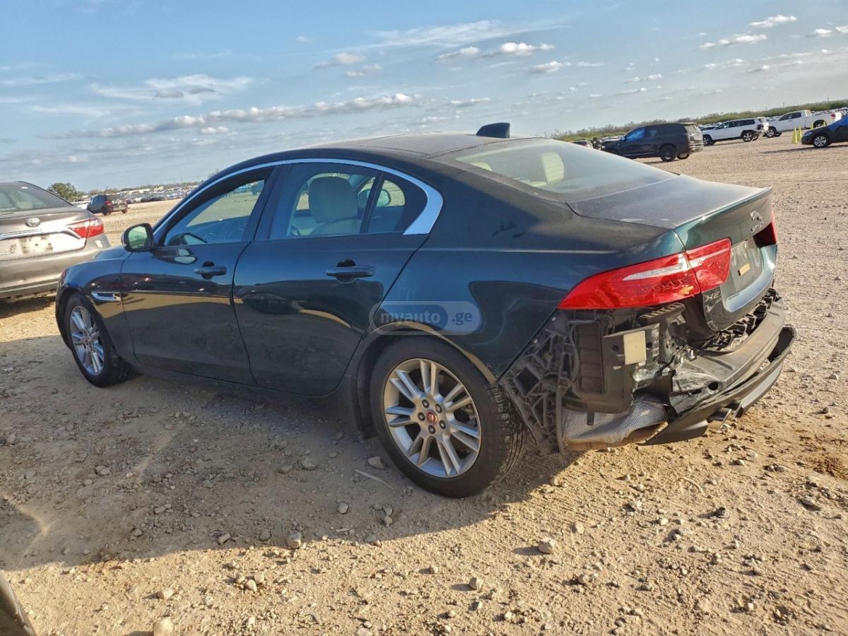 Jaguar XE 2017 — photo 2