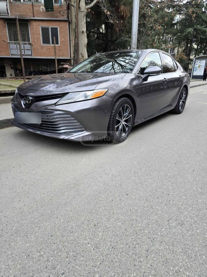 Toyota Camry 2020 — photo 2