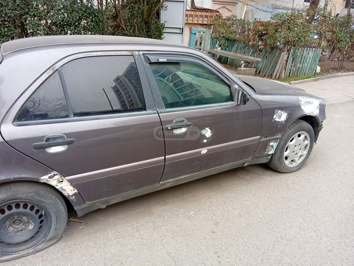 Mercedes-Benz C 180