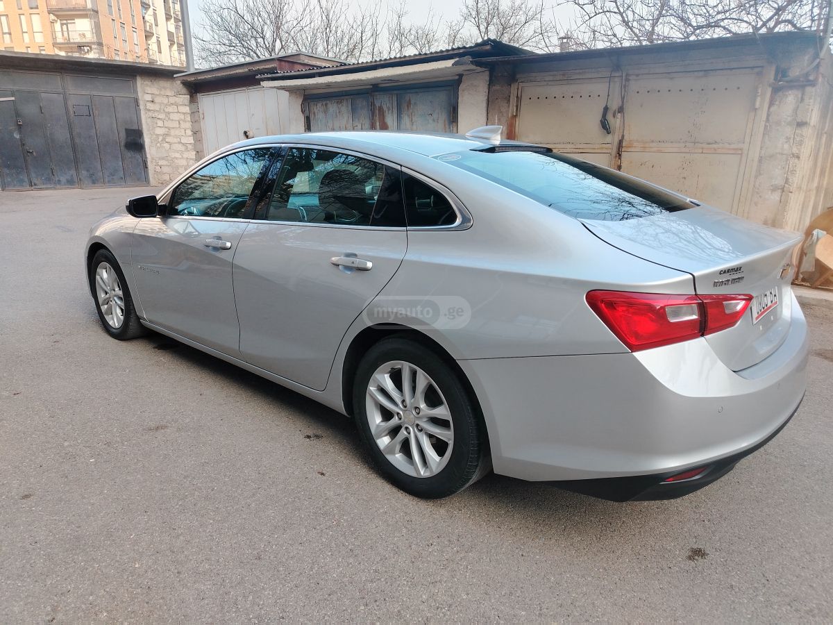 Chevrolet Malibu 2017 — photo 2