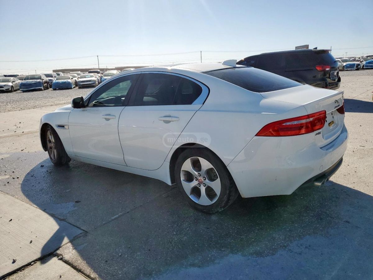 Jaguar XE 2017 — photo 2