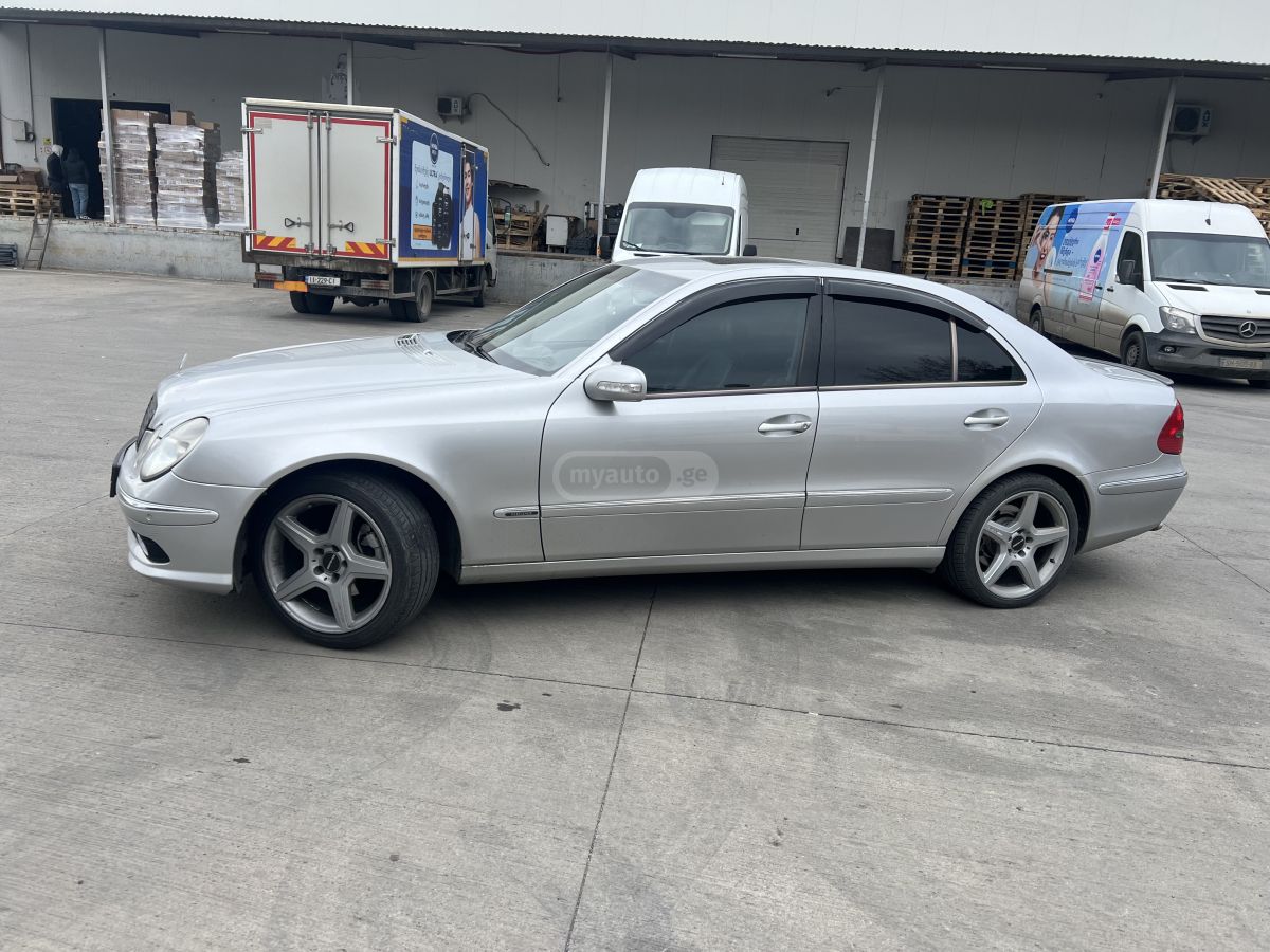 Mercedes-Benz E 260 2004 — photo 2