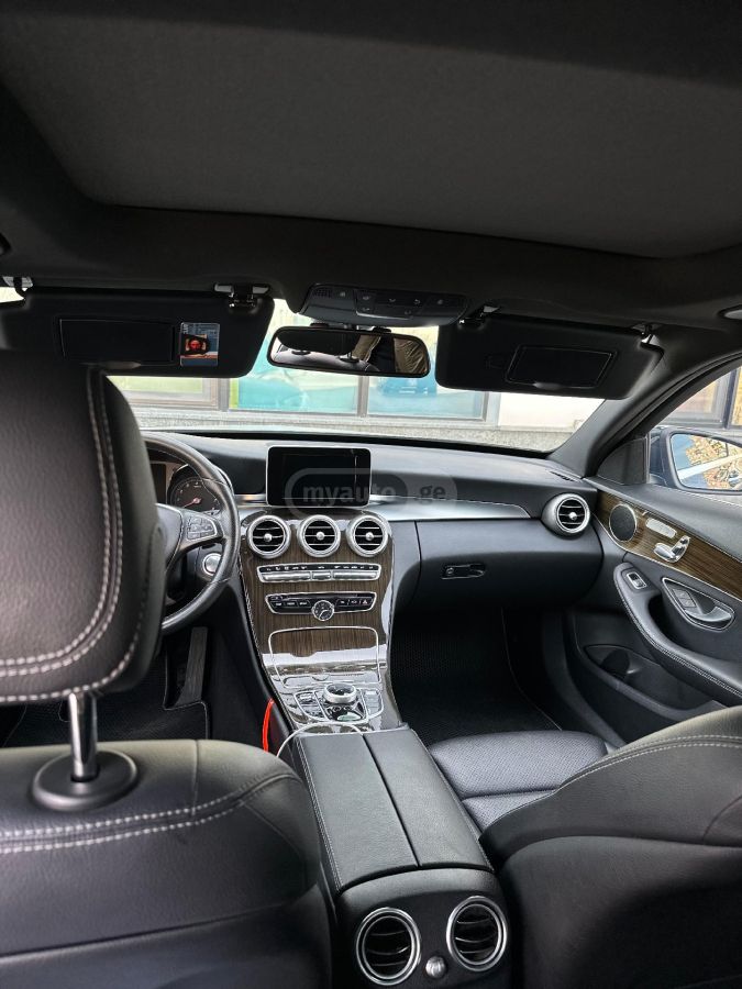 Mercedes-Benz C 300 2017 — photo 2