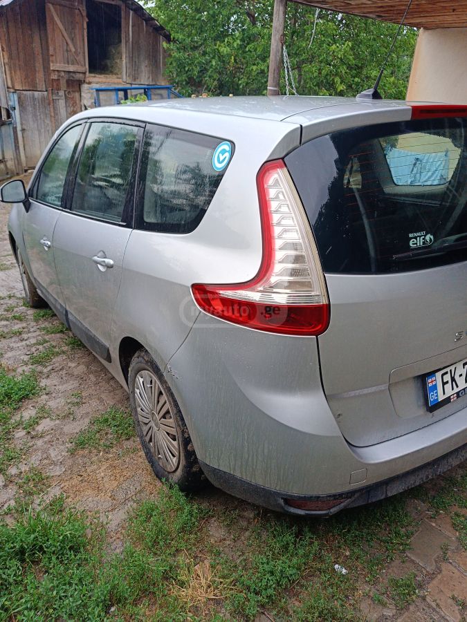 Renault Scenic 2010 — photo 2