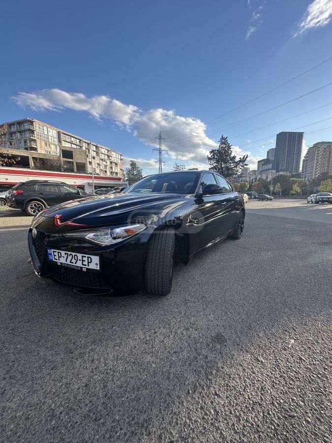 Alfa Romeo Giulia 2020 — photo 2