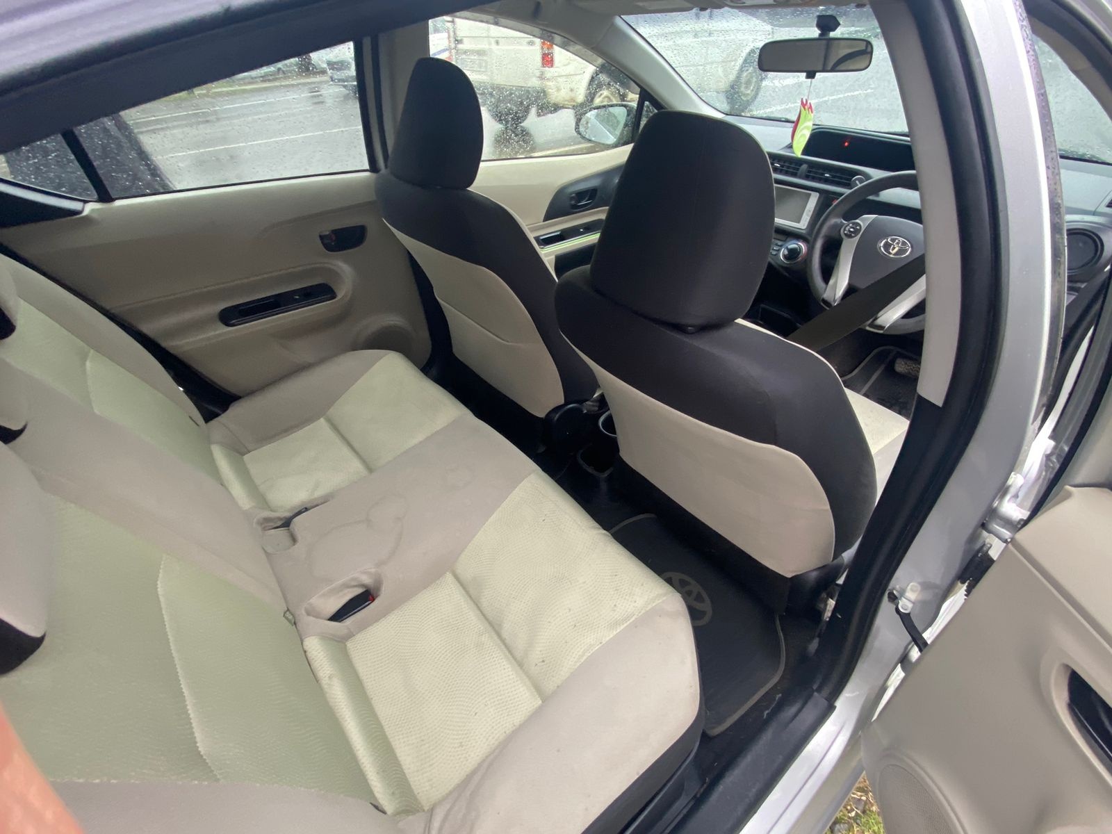 Toyota Aqua 2013 — photo 2
