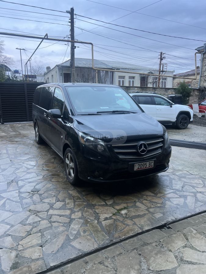 Mercedes-Benz Metris Passenger Van