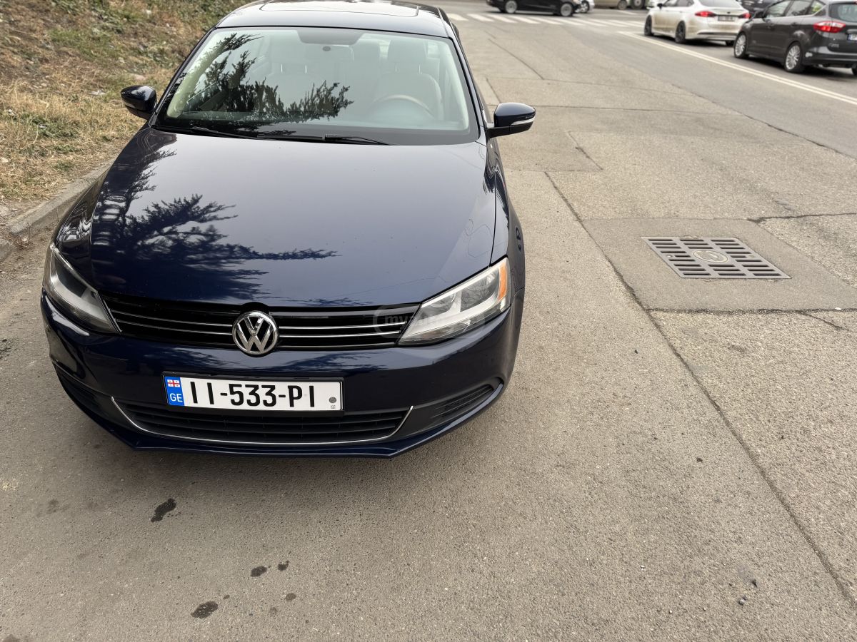 Volkswagen Jetta 2012 — photo 2